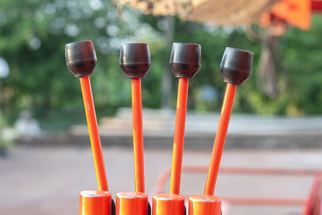 hero_orange_levers_01